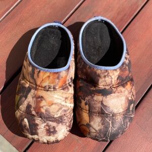 RARE Baggu Puffy Slipper in Photo Forest EUC